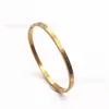 Retro Étnico Alto Sentido de Gama 18K Lujo Ligero Minimalista Clásico Elegante Pareja Snap Pulsera de Titanio Pulsera Pulsera para Mujeres