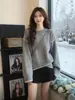 Suéter de Tricô com Design Irregular na Cor Aveia para Mulheres, Novo Top Único e Super Estiloso para Outono e Inverno 2025