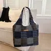 Bolsa de mano de retazos a cuadros desgastados, estética fresca y relajada, para estudiantes universitarias, versátil para el uso diario y casual, bolso de hombro