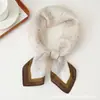 Bufanda Pequeña de Seda Cálida y Elegante Versátil para Otoño e Invierno para Mujer, Popular Estilo Nuevo 2025, Combinable con Ropa, Chal, Pañuelo Cuadrado, Bufanda para el Cuello
