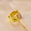 Comércio Exterior Mais Vendido Anel Aberto de Aço Inoxidável Gota d'Água Vermelha Diamante Rosa, Anel de Banda Larga de Luxo Leve de Alta Qualidade para Mulheres Venda por Atacado