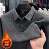 Invierno 2026 Nuevo Estilo Hombres de mediana edad Cuello Solapa Falso Dos Piezas Acolchado de Terciopelo Prendas de Punto Gruesas Ropa de Papá Capa Base Superior
