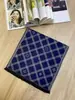 Bufanda de cachemira azul de punto medio con borlas lisas a cuadros literarios de otoño e invierno al por mayor, costura fresca simple para hombre