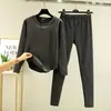 Novo conjunto de roupa íntima térmica feminina para outono e inverno: conjunto de duas peças: camiseta de manga longa com gola redonda e base em formato de arco, e calça longa justa e elástica