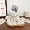 Tenis rosas de velcro para niñas, lindos y originales, zapatos tipo panecillo acolchados de nicho para primavera y otoño, zapatillas blancas estilo estudiante para entrenamiento alemán y Forrest Gump