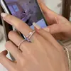 Anel de Dedo Cruz de Pérola Minimalista Tendência Nicho 2025 Novo Estilo Coreano High-End para Mulheres, Anel Aberto Ajustável Estilo Cool