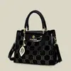 Bolso de Mano Simple Atmosférico Estilo Nuevo 2024 Negro para Mujer Bolso de Hombro Cruzado Gran Capacidad Suministro Transfronterizo Bolso de Lujo Ligero para Mujer