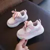 Sapatos infantis de primavera e outono, sapatos casuais respiráveis para meninas, tênis esportivos da moda para meninos, tênis estilosos para crianças pequenas, sapatos de estudante