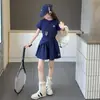 Conjunto de Duas Peças Estilo Preppy de Verão para Meninas 2026 Novo Super Estiloso Infantil Tendência Doce Manga Curta Saia