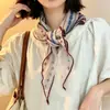 Pañuelo Triangular Floral Vintage para Mujer, Primavera/Verano 2026, Delgado, Artístico, Pañuelo para la Cabeza Versátil, Elegante Cinta para el Cabello y Bufanda