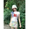 Camiseta Blanca de Manga Corta, Corte Regular, Hombros Normales, Estampado de Fresas Divertido, Estilo Niche Inspirado en el Diseño para Mujer, Top Corto Ajustado para Verano