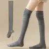 Calcetines altos antideslizantes de primavera y otoño, calcetines de color liso versátiles que adelgazan, calcetines altos apilados, calcetines para las piernas estilo universitario JK para mujer