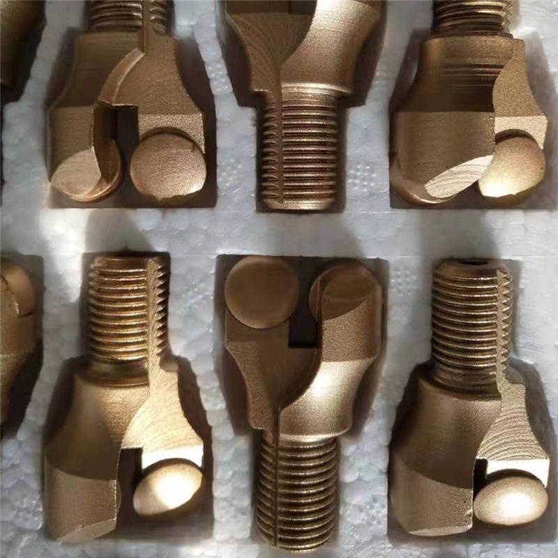 12392539308_1823631310