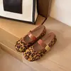 Sapatos rasos femininos de tira única para primavera e outono, novo modelo 2026, sapatos Mary Jane confortáveis de estilo retrô rasos, tecido confortável