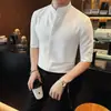 Dropshipping Camisa de Verão Masculina com Gola Alta e Manga Curta, Corte Slim, Toque de Luxo, Cardigan com Botão Oculto, Camisa Casual Estilosa