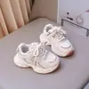 Zapatos Deportivos para Niñas 2026 Modelo Nuevo de Primavera Zapatos Ligeros para Correr para Niños Zapatos de Papá Versátiles Antideslizantes de Moda para Niños Pequeños