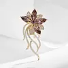 Broche de flor flotante con diamantes brillantes, elegante y lujoso ramillete de cristal para mujer, accesorio para traje.
