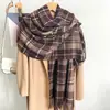 Bufanda a cuadros versátil y elegante para mujer, nuevo diseño coreano invierno 2026, regalo para estudiante, bufanda cálida para el cuello