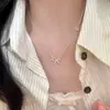 Corrente para clavícula com pingente de laço e conta da sorte em prata S925, colar de pingente de luxo discreto e de alta qualidade para mulheres, corrente de pescoço requintada e elegante
