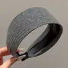 Diadema de punto de ala ancha de color sólido para otoño e invierno para mujer, accesorio para el cabello de alta gama, nuevo modelo 2025, diadema deportiva simple para lavarse la cara