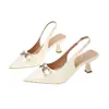 Sandalias de tacón alto de punta para mujer, talla grande, nuevo estilo de verano 2026, tacón fino, cadena metálica transfronteriza, sandalias de punta cerrada estilo europeo y americano