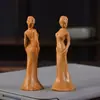 Escultura em Buxo Jane Eyre Recém-casados Dão a Casais Decorações para Casa Carro Sala de Estar Peças de Mão Enfeites Criativos Artesanato