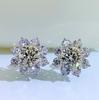 Joyería Mu Jing, nueva joyería s925 Pure Tremella, pendientes de circonita con flores y personalidad sencilla de estilo coreano para mujer, con cabello cruzado.