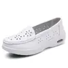 Zapatos de trabajo para enfermeras al por mayor para mujer, de suela blanda, transpirables, no fatigantes, antideslizantes, de suela plana, zapatos médicos, zapatillas de trabajo caladas