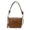 Bolso pequeño versátil de color block de moda nicho francés para mujer, nuevo bolso de hombro y cruzado de moda vintage 2025 más vendido