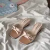 Sandalias de plataforma de cuña estilo hada con lunares y una tira para mujer, verano 2026, nuevo estilo para usar afuera con faldas, chanclas que aumentan la altura