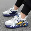 Sapatos esportivos masculinos atacado primavera e outono temporada escolar tênis de corrida crianças médias e grandes malha couro sapatos casuais antiderrapantes resistentes ao desgaste