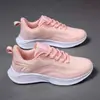 Suministro Transfronterizo Zapatos de Mujer Primavera Nuevo Estilo Tejido Fly-Knit Ligeros Transpirables Zapatos para Correr Suela Gruesa Cómodos Simples Casuales Zapatos Deportivos