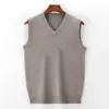 Colete Masculino de Cor Sólida com Decote V Outono e Inverno Colete Suéter Estilo Pai Camiseta de Lã Grossa Estilo Colete de Cavalheiro