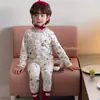 Novo conjunto de loungewear infantil 100% algodão, sem costura e com Lycra, unissex, grau A, com estampas de desenhos animados, adequado para o outono como um conjunto de camisa de manga longa e calça ou pijama.