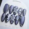 Set Transfronterizo de 30 Piezas de Uñas Postizas Ojo de Gato Azul Noche Oscuro, Estilo Floral Pintado a Mano con Borde Plateado Francés, Uñas Almendradas de Longitud Media