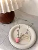 Collar Colgante de Fresa Dulce y Fresca con Diseño Único, Cadena Larga de Perla y Cristal para Suéter, Accesorio de Moda Versátil
