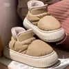 Nuevas Pantuflas de Algodón 2025 para Invierno, Uso Exterior, Forradas de Felpa para Calentar en Casa, Suela Gruesa Antideslizante, Tela de Plumón, Bolsa Impermeable y Zapatos de Algodón