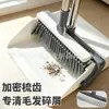 Un juego de escoba y recogedor, plegable para fácil almacenamiento, duradero y resistente, adecuado para ventas transfronterizas y personalizable