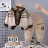 2026 Nuevo Conjunto de Otoño para Niños Casual Atractivo Ropa de Primavera y Otoño para Bebé Conjunto de Tres Piezas Cardigan Suéter Estilo de Moda Venta al por Mayor