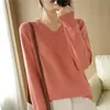Suéter de punto para mujer con cuello en V de algodón puro, simple, agradable para la piel, transpirable, con un cuello suave, perfecto para primavera y otoño, y versátil como capa interior