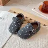 Sapatos de Lã e Algodão Estilo Coreano com Bolinhas para Meninas com Lã e Velcro Inverno Novo Solado Macio Antiderrapante Retro Versátil Sapatos Birkenstock