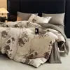 Conjunto de presente caixa com conjunto de quatro peças jacquard imitação linho de alta gramatura, conjunto de três peças de gaze plissada lavada retrô, capa de edredom espessa