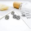 Botón de diamante de trébol estilo europeo y americano lujo ligero botón metálico camisa de mujer camisa suéter de punto accesorios de ropa