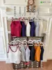 Camisole de Algodão Canelado Bloco de Cores Escovado Térmico com Gola Halter para Mulheres com Bojo e Belo Design nas Costas para Outono e Inverno
