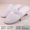 Pantuflas desechables de algodón y lino con base antideslizante para hotel Artículos de tocador desechables para hotel Personalización de pantuflas desechables para casa de huéspedes