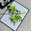 Boda Lirio de Película Artificial de 3 Cabezas con Sensación de Fruta Decoración de Lirio Artificial de Gama Alta Muebles para el Hogar Flores Falsas Suaves