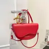 Bolso Pequeño de Silla Diseño de Nicho para Mujer Primavera/Verano 2026 Nuevo Estilo Coreano Bolso de Hombro Único con Cadena Bolso Cruzado a la Axila de Moda