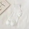 Calcetines Blancos para Mujer, Calcetines Finos de Malla para Primavera y Verano, Calcetines de Media Pantorrilla con Diseño Hueco, Calcetines Dulces sin Costuras con Volantes para Mujer
