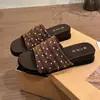 Sandalias tipo mocasín para mujer inspiradas en el bosque, artísticas, con parte superior de tela texturizada de lunares y tacón de cuña que aumenta la altura, nuevo estilo 2026