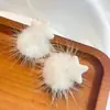 Pendientes de bola de pelo de estrella blanca de cinco puntas dulces y frescos franceses para mujer, pendientes de botón con diseño de nicho de temperamento de lujo ligero